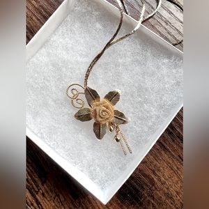 1980s BOHO Vintage Gold Tone Flower Necklace